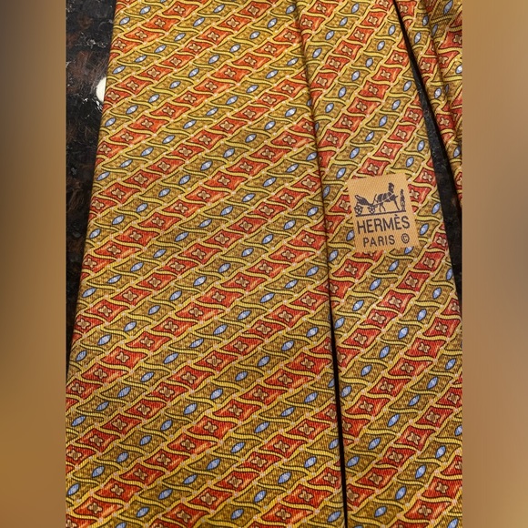 HERMES classic/vintage style SILK Neck Tie! Like new!